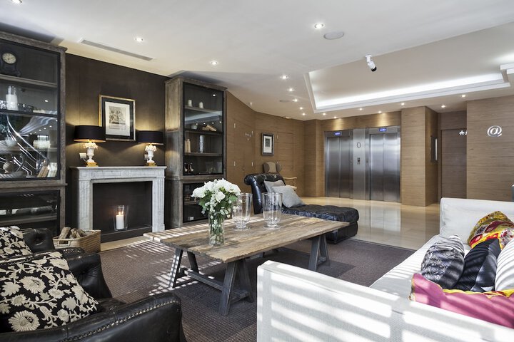 Entrance & Lobby