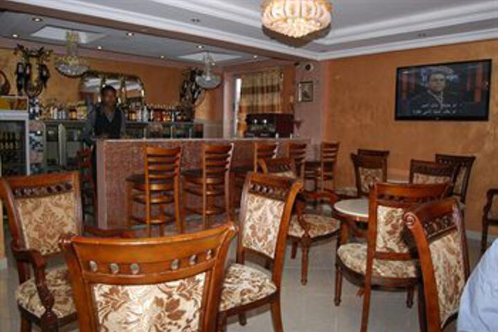 Lounge 15 of 25