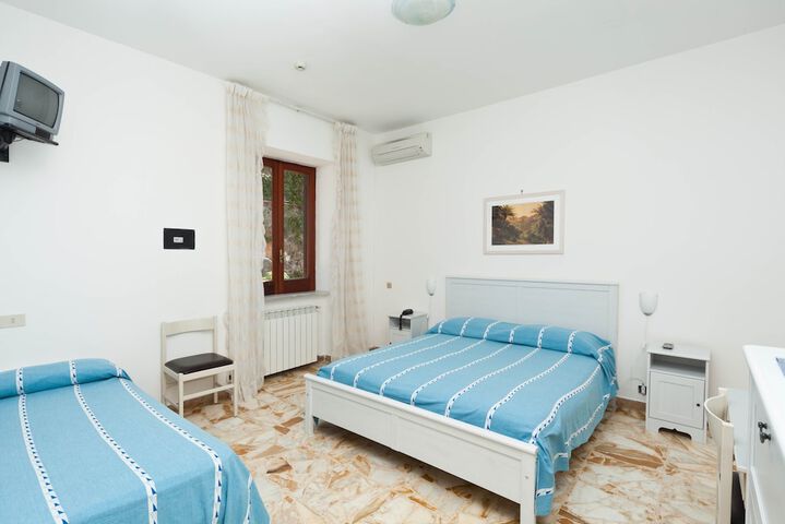 Room 2 of 66