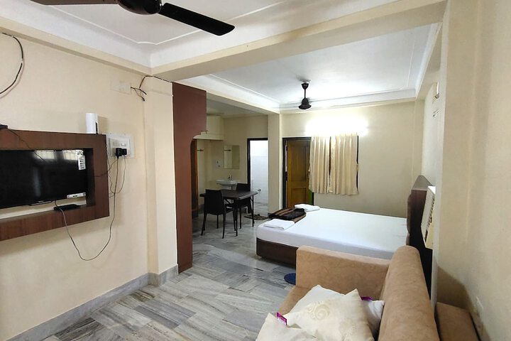 Room 5 of 8