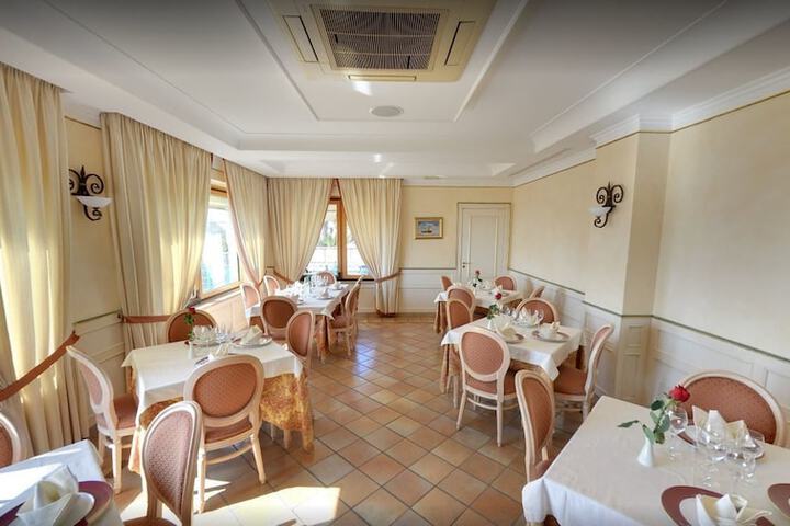 Dining Photos