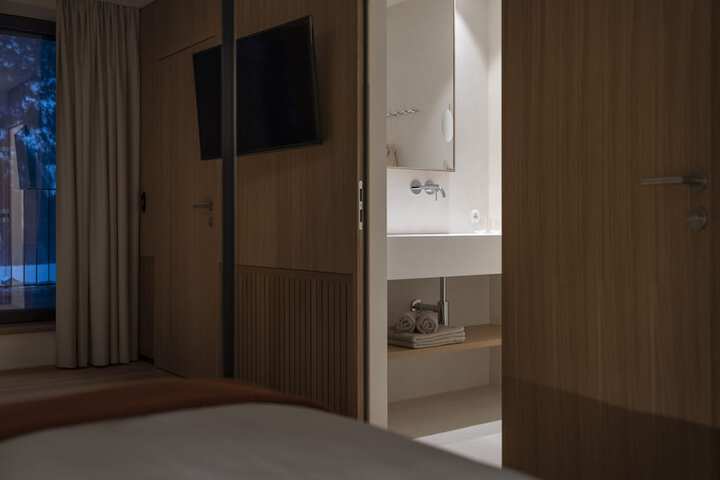 Room 12 of 113
