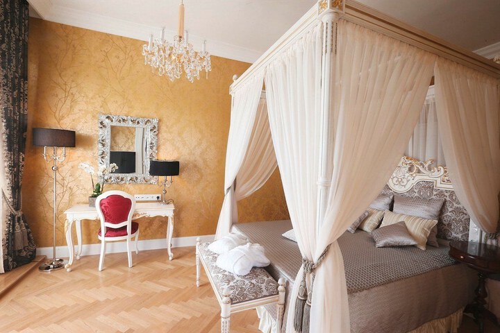 Room 3 of 42