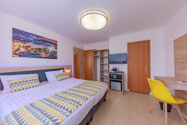 Room 10 of 66
