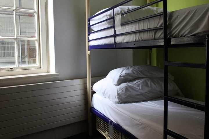 Room 16 of 38