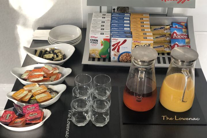 Breakfast/Coffee Service 26 of 37