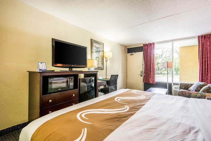 1 King Bed (7 of 15)