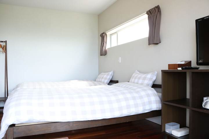 Room 12 of 27