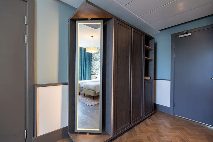 Room 28 of 83