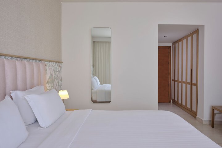 Room 6 of 110