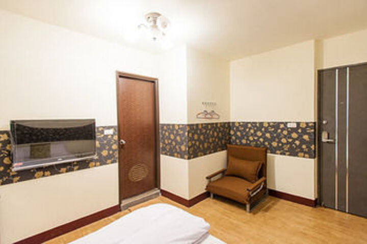 Room 14 of 16