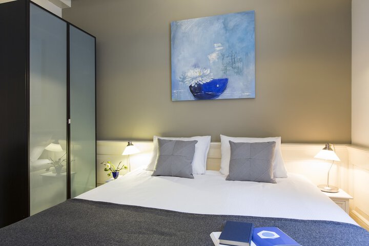 Room 6 of 80