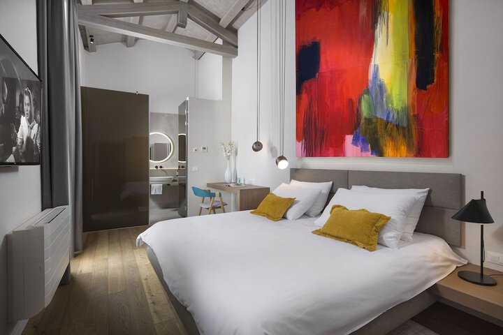 Room 2 of 31