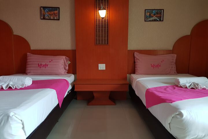 Room 14 of 83
