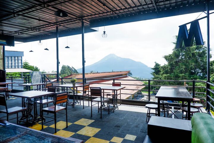 Dining Photos