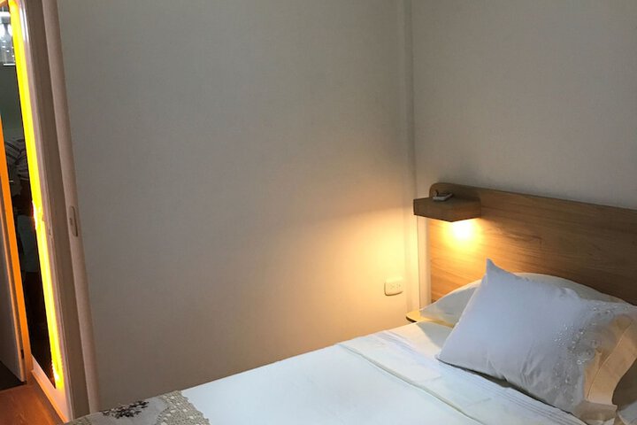Room 11 of 28