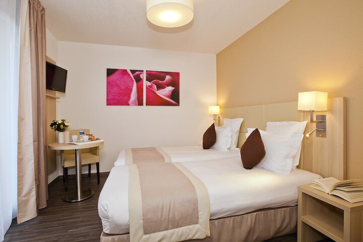 Room 7 of 25