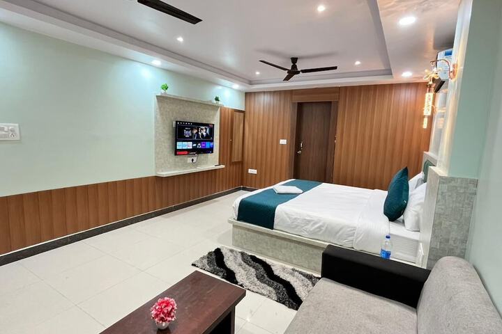 Room 10 of 19