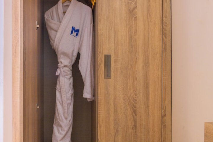 Room 21 of 83