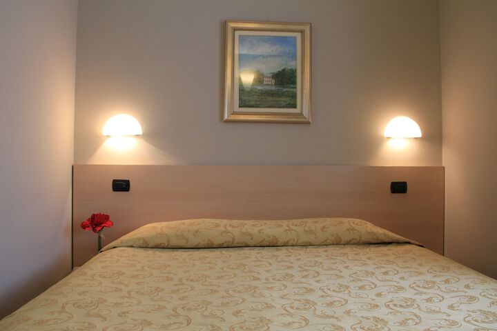 Room 9 of 37