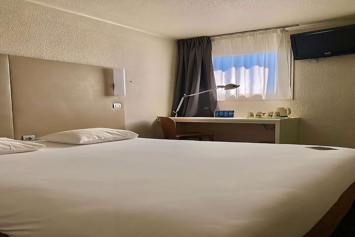 Room 7 of 65