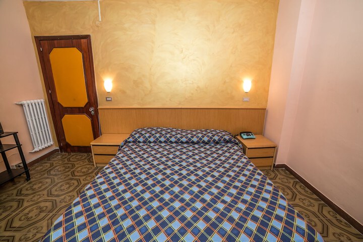 Room 6 of 44