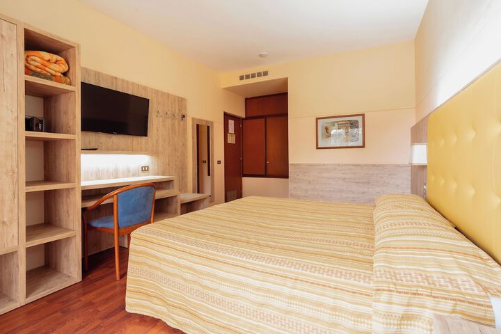 Room 4 of 44