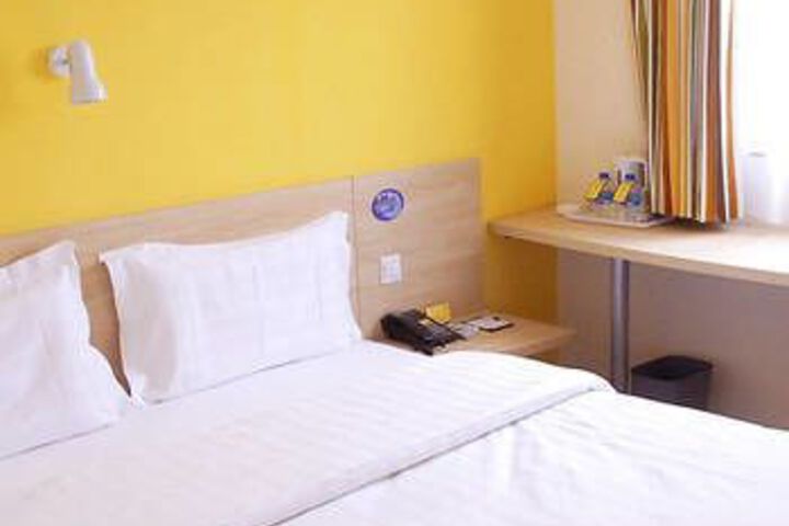 Room 6 of 11
