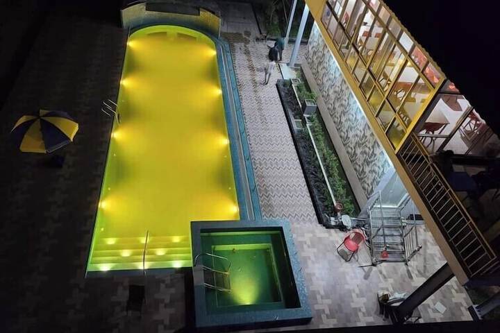 Pool 10 of 26