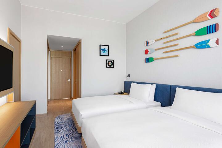 Room 8 of 66