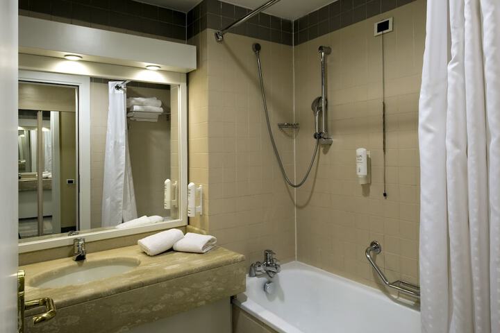 Room 46 of 98