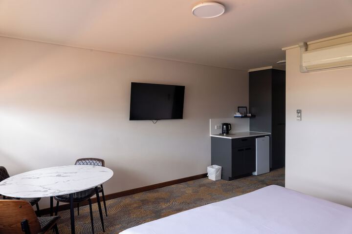 Room 12 of 34