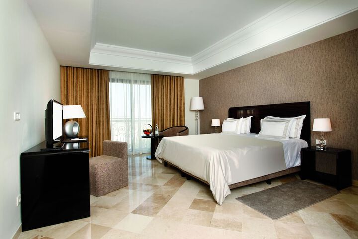 Room 13 of 43