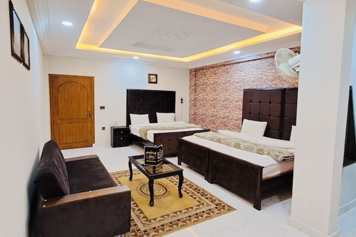 Room 8 of 87