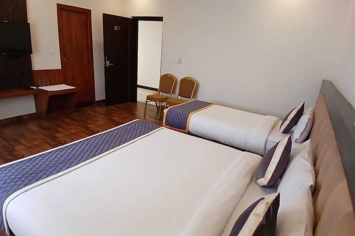Room 8 of 27