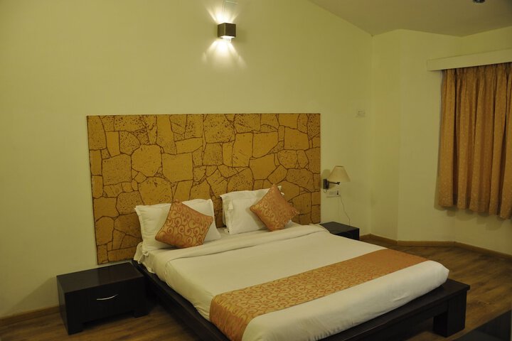 Room 12 of 34
