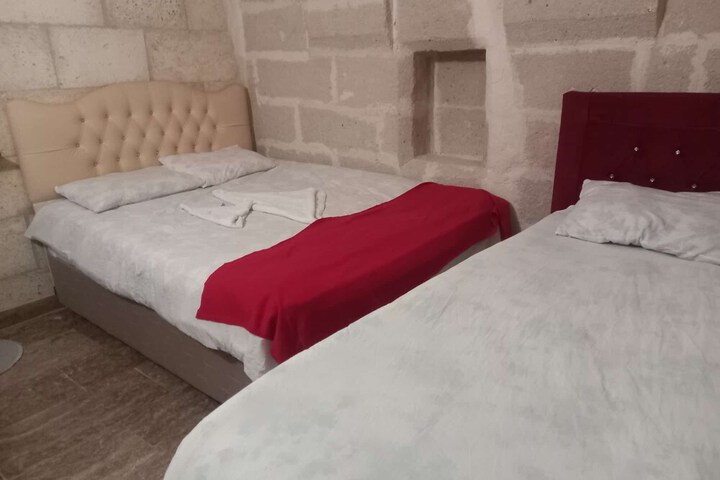 Room 5 of 7