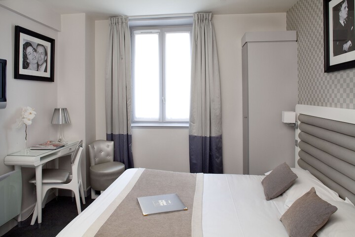 Room 10 of 32