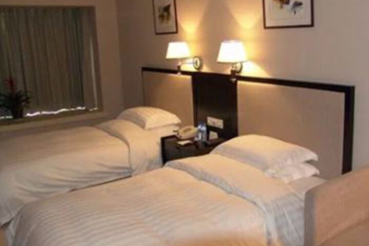 Room 8 of 17