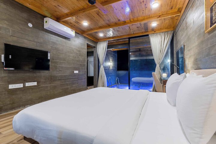 Room 2 of 26