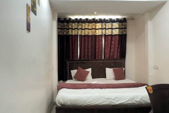 Room 8 of 13