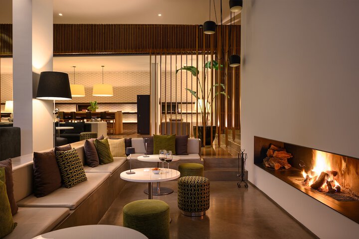 Lounge 112 of 153