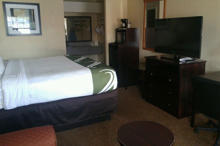 1 King Bed (12 of 15)