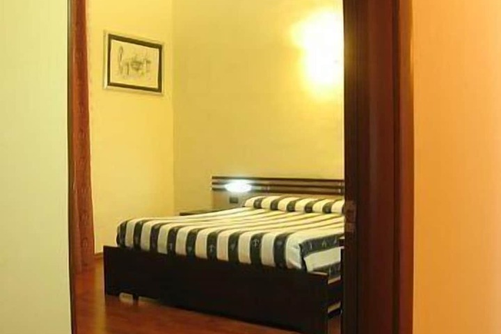 Room 5 of 13