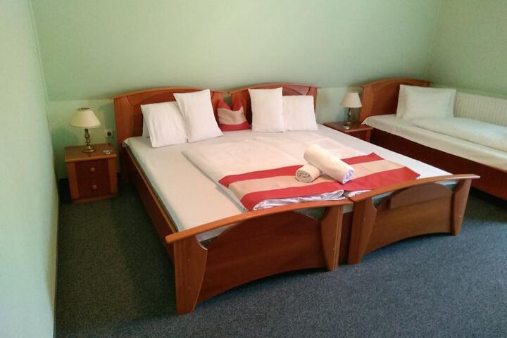 Room 13 of 42