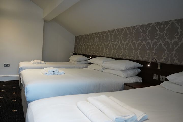 Room 5 of 62