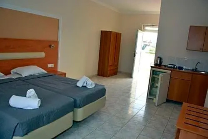 Room 5 of 12