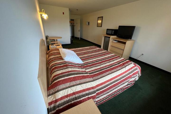 Standard Room, King or Two Doubles (3 of 3)
