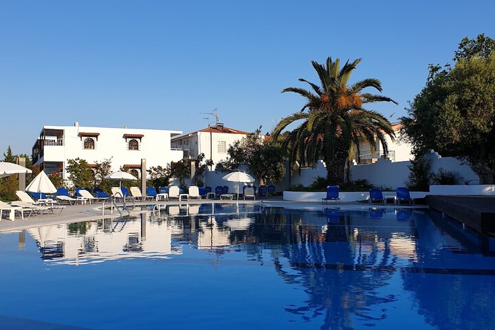 Hotel Pool