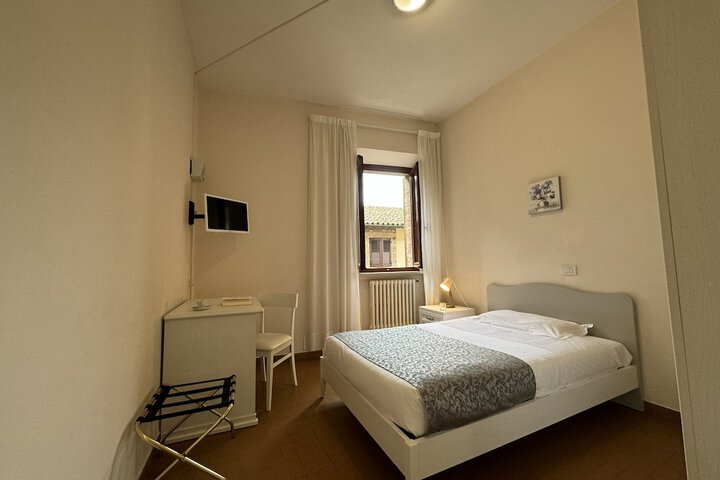 Room 10 of 96